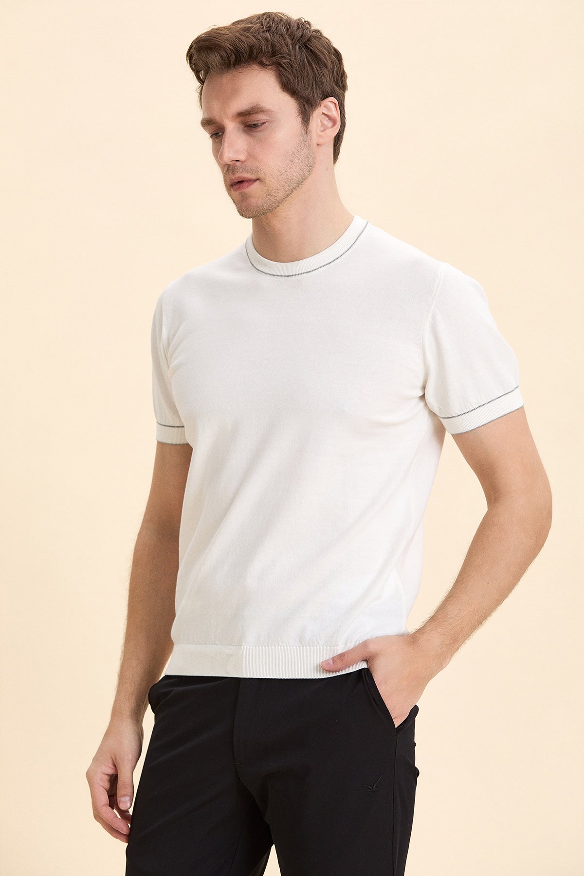 Off White Crew Neck Short Sleeve Knitwear